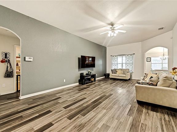 3rd image of 921 Marist Dr