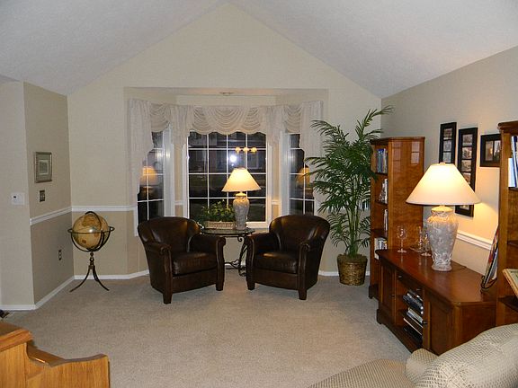 2nd image of 318 E Pine Glen Ct