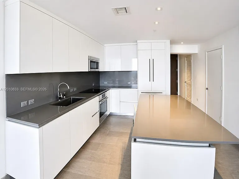 88 SW 7th St #2206 — Photo 13