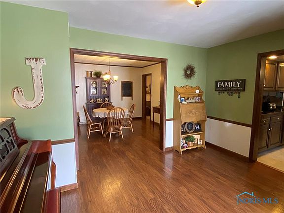3rd image of 207 E Market St