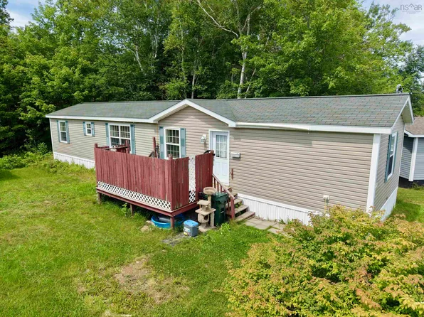 28 Bendix St, Sydney Mines, NS B1V 3C3