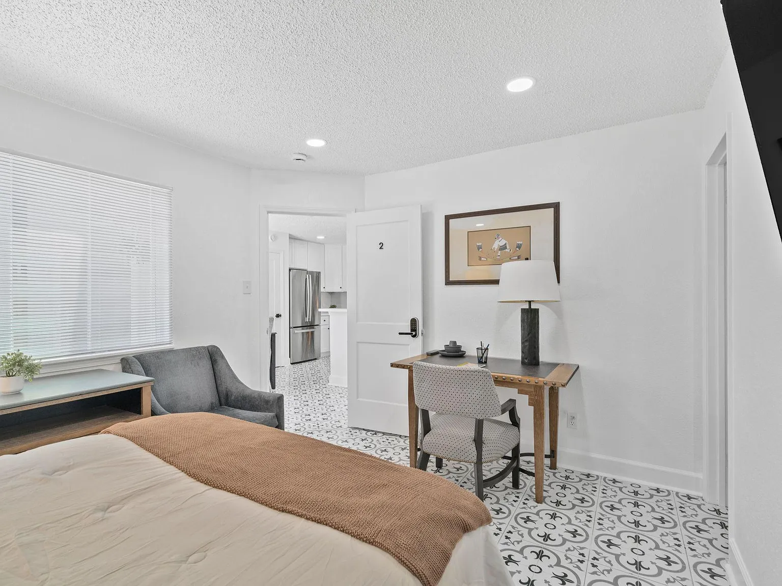 4 bed, 2.0 bath, 1350 sqft, $1,204 — Photo 2