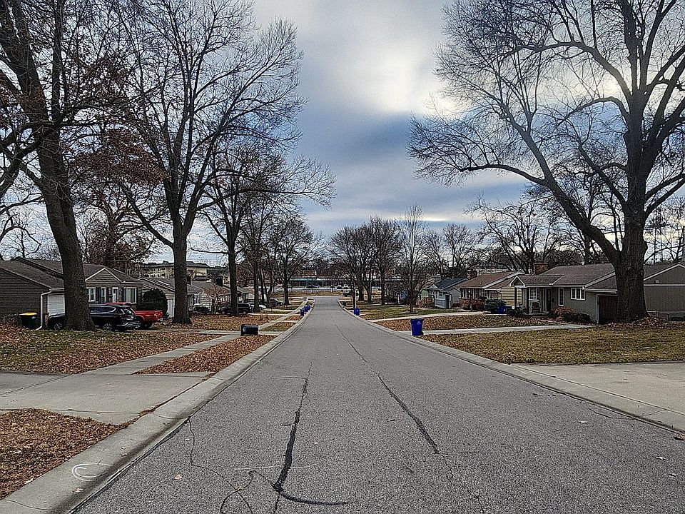 2nd image of 7418 Glenwood Ln