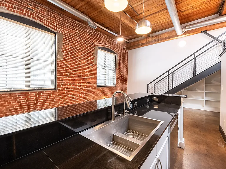644 Wells St SW #7 — Photo 9