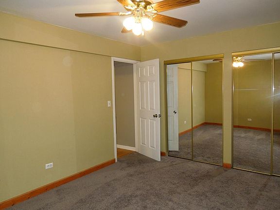 5th image of 75 Surrey Dr