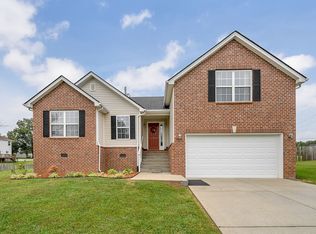 104 Iron Gate Ln, Dickson, TN 37055