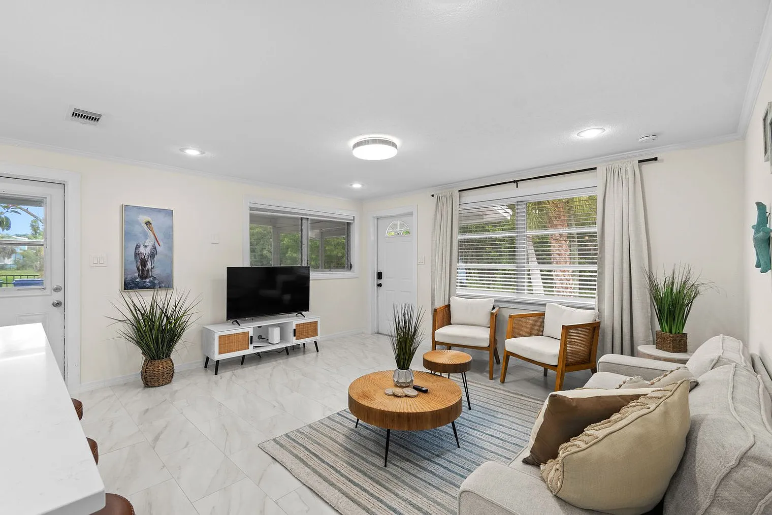 2 bed, 1.0 bath, 21226 sqft, $4,260 — Photo 2