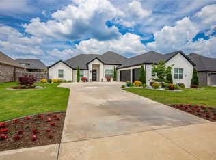 1151 Stoneybrook Ln, Bentonville, AR 72713