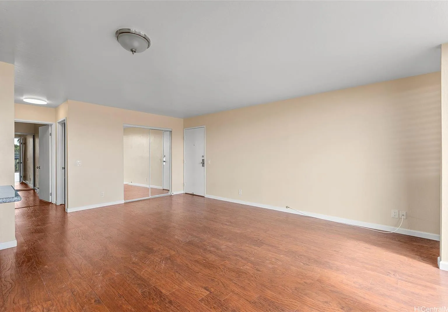 2 bed, 815 sqft, $2,200 — Photo 2