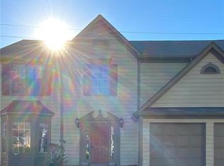 915 Laurel Cove Dr, Snellville, GA 30078