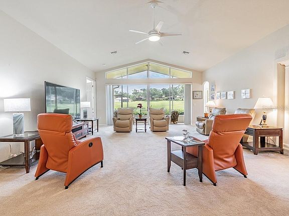 2nd image of 12427 Woodlands Cir