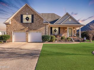 1105 Highlands Dr, Hampstead, NC 28443