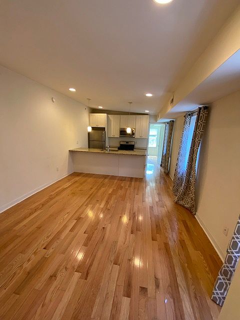 1st image of 1904 W Girard Ave APT 3R