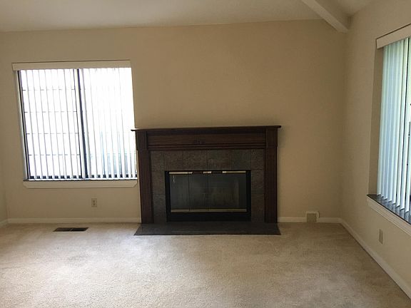 4th image of 1322 Crane St