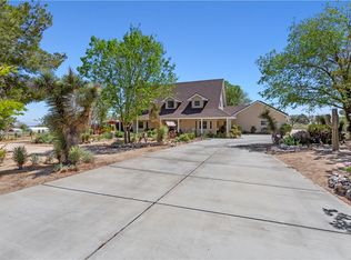 10079 Valle Vista Rd, Phelan, CA 92371
