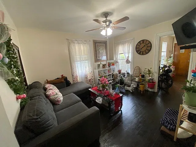2 bed, 1.0 bath, 800 sqft, $2,800 — Photo 1