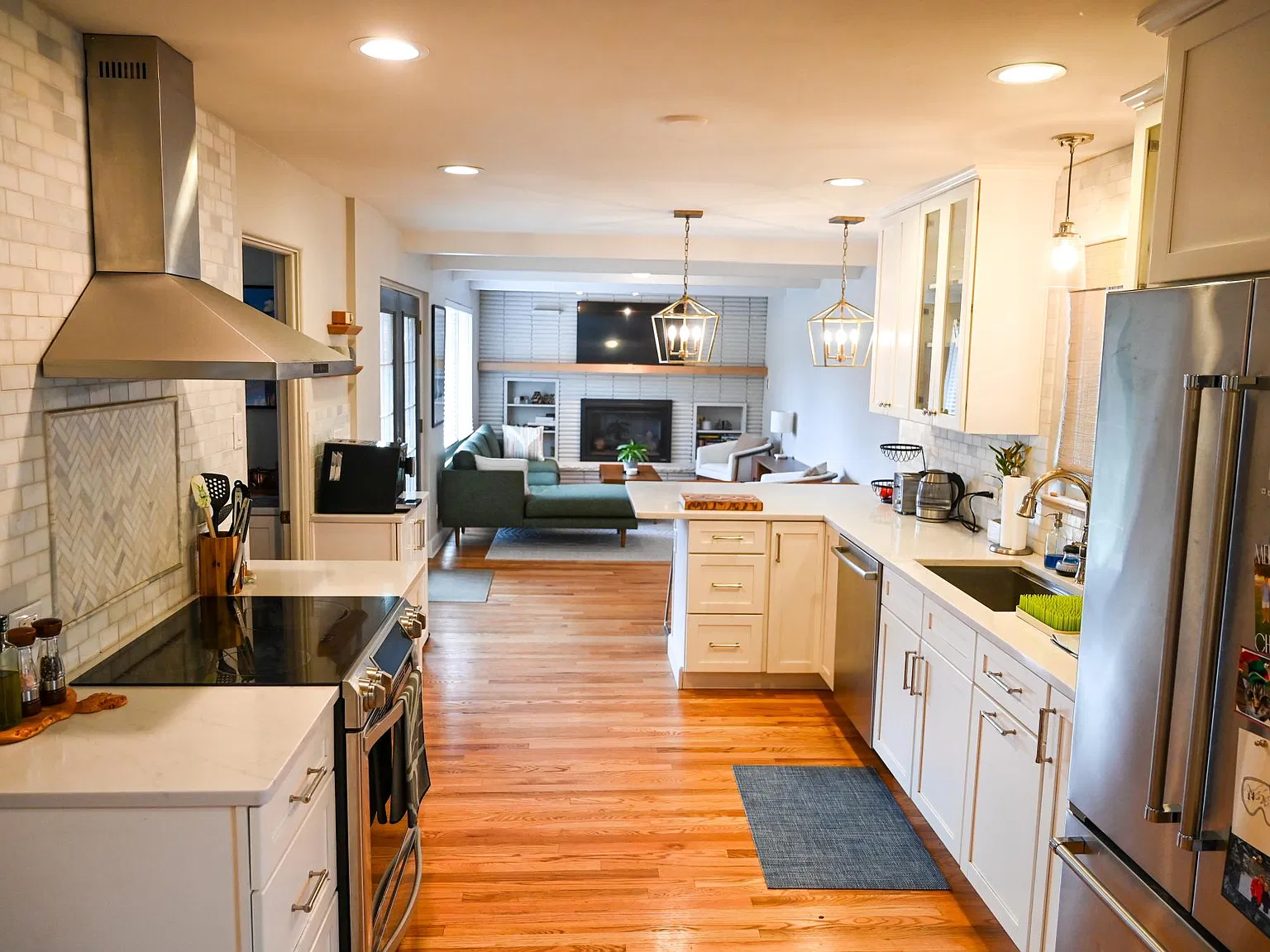 3715 Fenton St — Photo 3