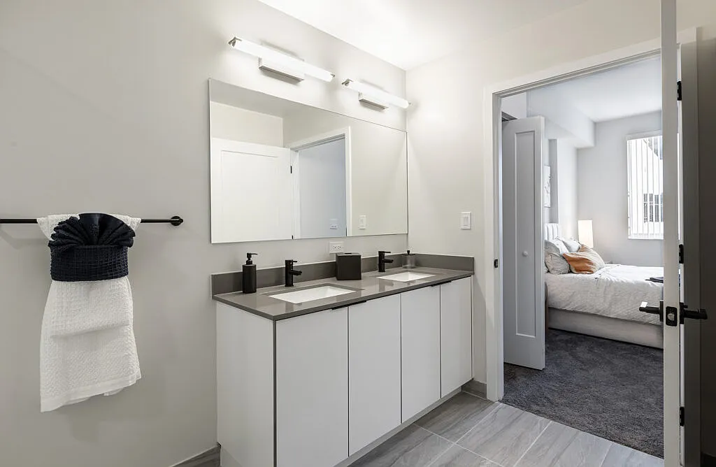 2 bed, 1100 sqft, $2,359 — Photo 4