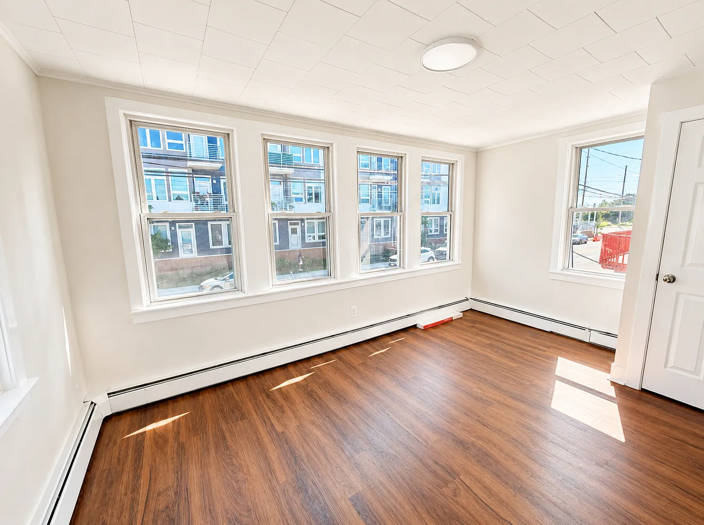 2 bed, 800 sqft, $2,100 — Photo 2