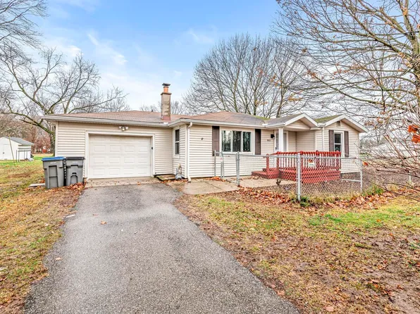 902 Westwood Dr, Goshen, IN 46526