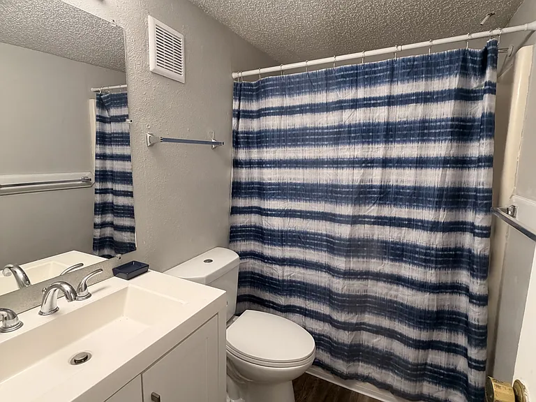 2106 Avenue K #4 — Photo 15