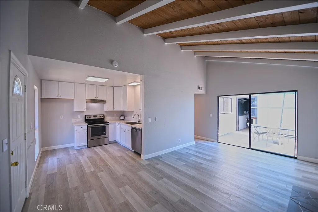 3 bed, 2.0 bath, 1250 sqft, $3,800 — Photo 3