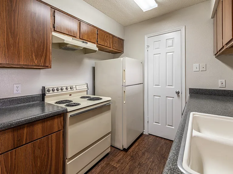 Palisades Park Apartments — Photo 39