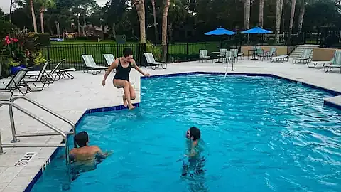 Community pool only 5 mn walk from property.