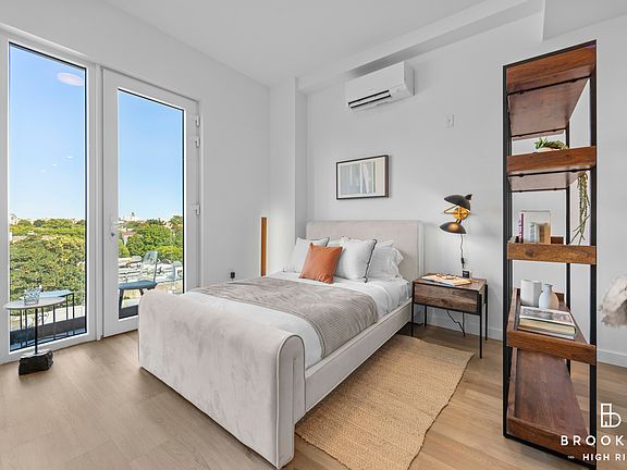 5th image of 50 E 10th St #641