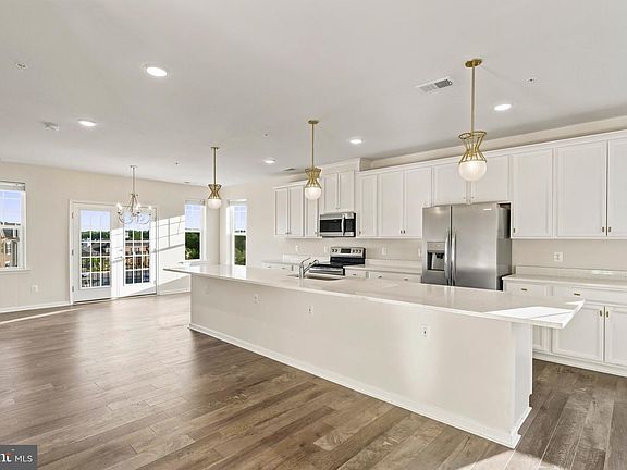 3rd image of 9602 Tealbriar Dr