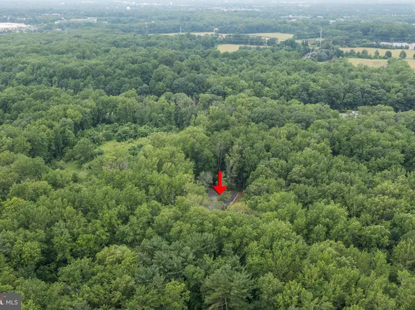 8 Springhill Ln, Burlington, NJ 08016