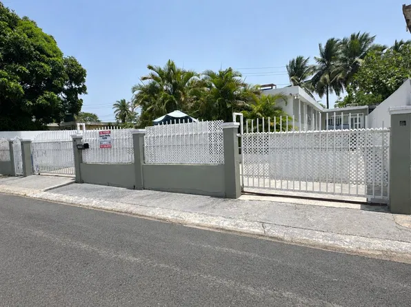 Urbanizacion Levittown Lakes, Toa Baja, PR 00949