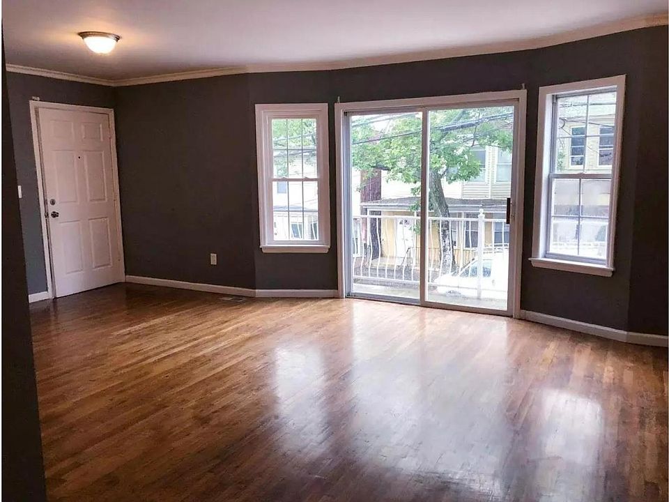 2nd image of 135 Randolph Ave #2