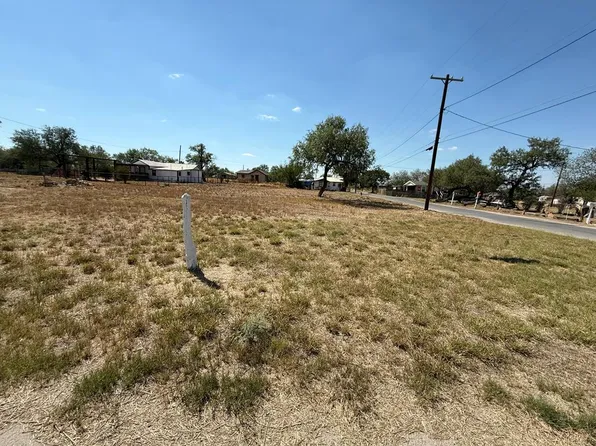 204 Hidalgo St, Carrizo Springs, TX 78834