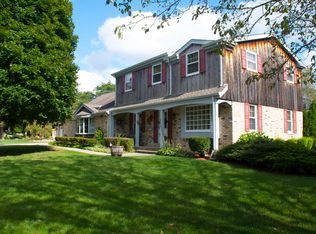 N86W15895 Riverside Bluff Rd, Menomonee Falls, WI 53051