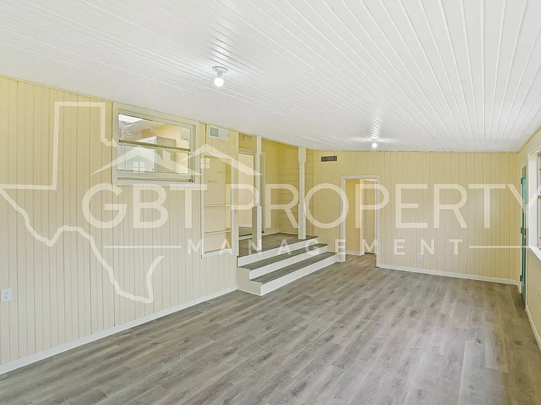 328 Williams St — Photo 7