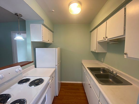 5th image of 175 Burgin Ave #7