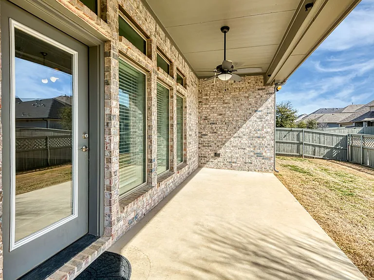 2421 Stella Ln — Photo 26