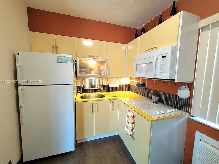 322 Harding St #B101 — Photo 8