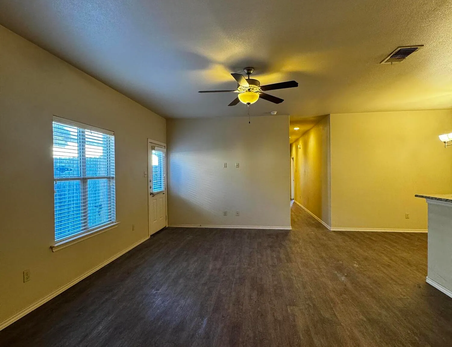 3 bed, 2.0 bath, 1500 sqft, $1,500 — Photo 2