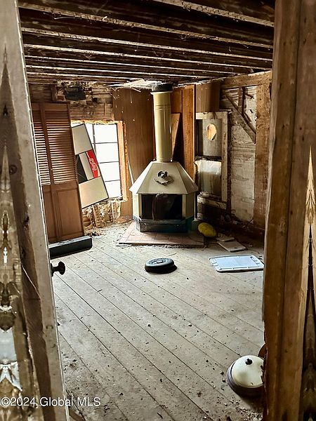 4th image of 221 Oak Hill Road