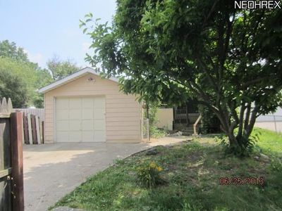 6815 Bradley Ave, Parma, OH, 44129