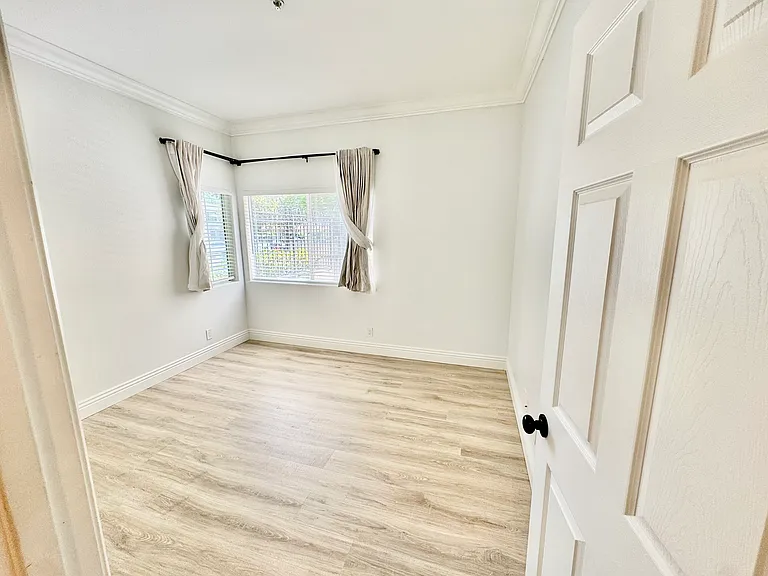 10604 Valley Spring Ln #106 — Photo 18