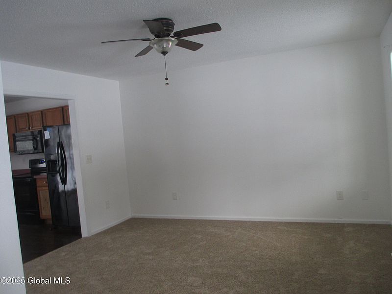 5th image of 122 Karen Lane