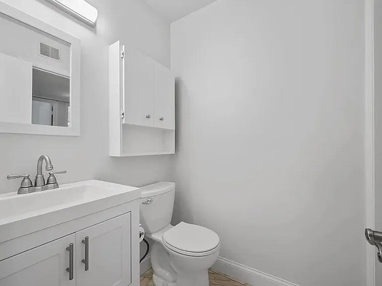 1080 Chatham Park Dr #E — Photo 7