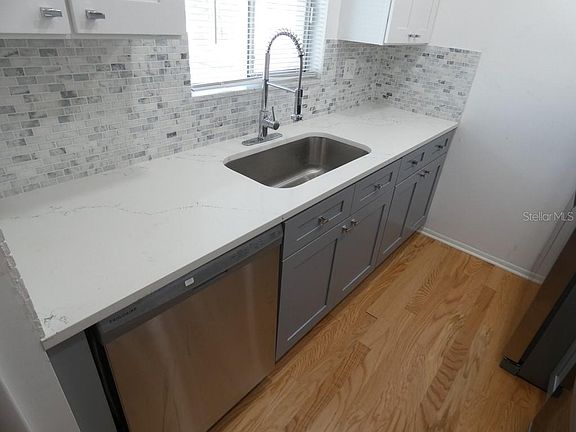 5th image of 2001 Greenbriar Blvd APT 13