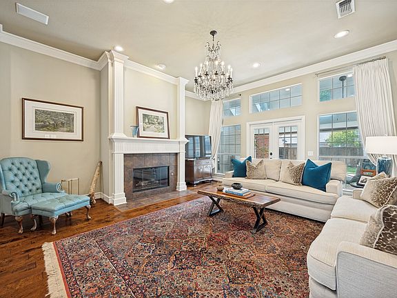 3rd image of 314 Pecan Hollow Dr