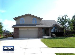 8831 Brown Ln, Tinley Park, IL 60487