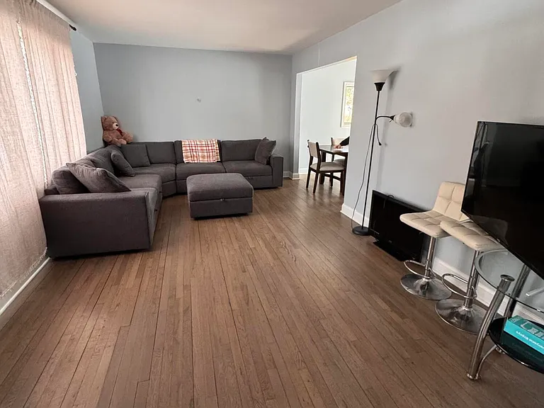 422 W Lake Ave — Photo 2