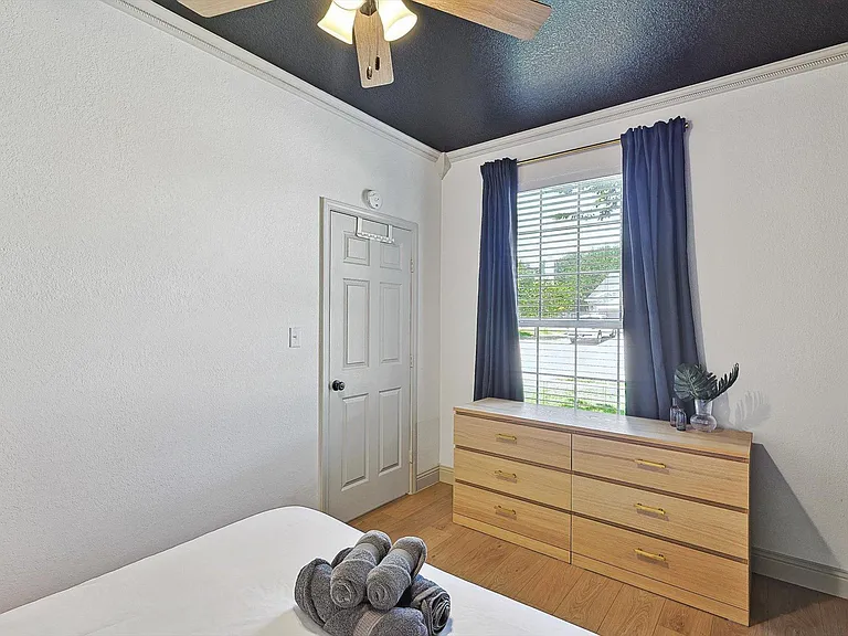 1049 Pullman Dr — Photo 39